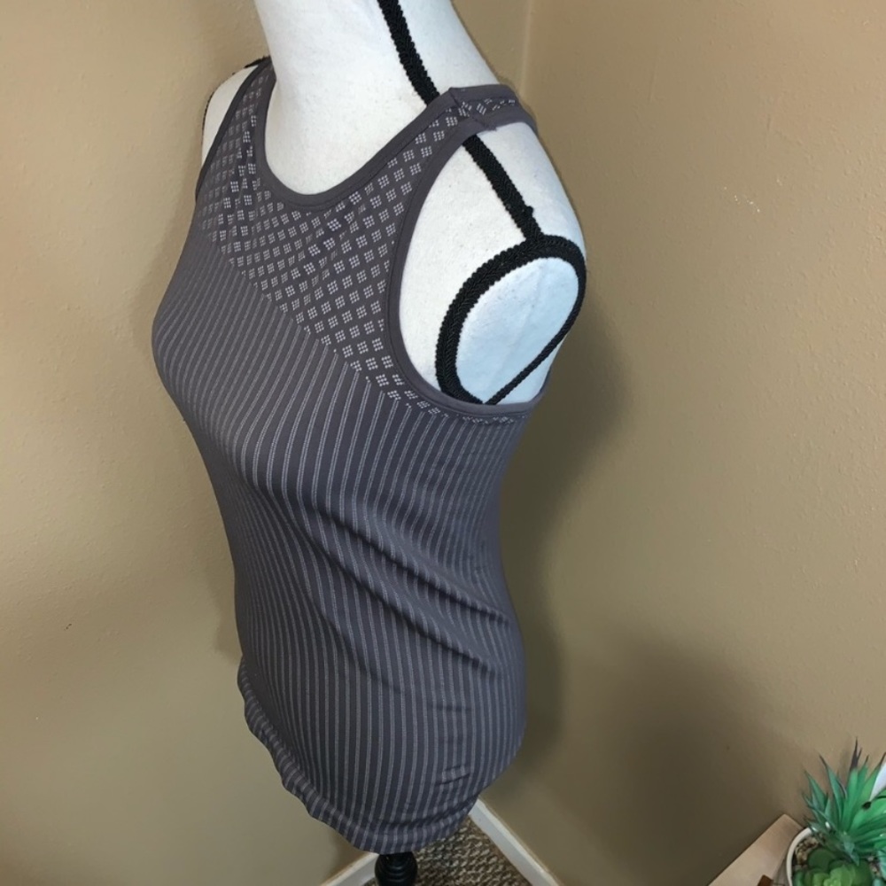 Athleta gray medium GUC racerback gym tank top - Picture 3 of 7